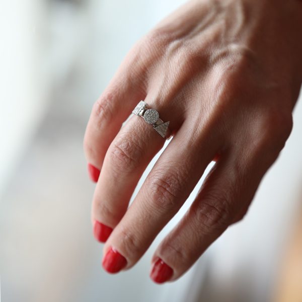 טבעת שלוש צורות משובצת