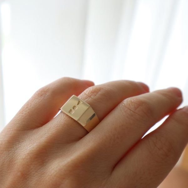 טבעת חותם לוגו