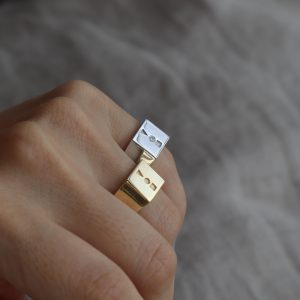 טבעת חותם לוגו