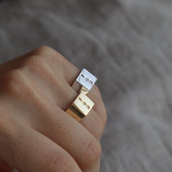 טבעת חותם לוגו