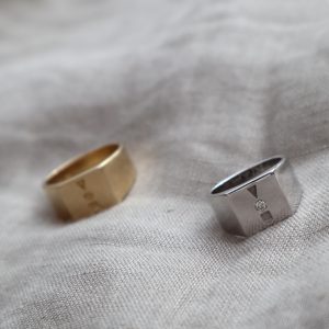 טבעת חותם לוגו