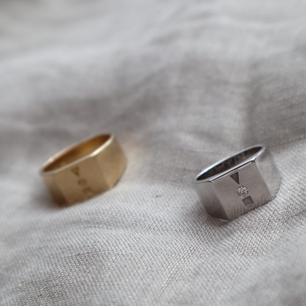 טבעת חותם לוגו