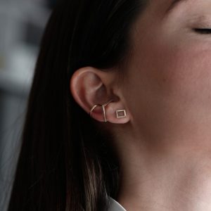 עגיל הליקס מרובע זהב צהוב משובץ