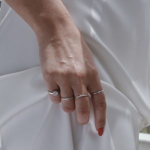 טבעת ברי זהב לבן משובצת