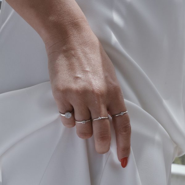 טבעת ברי זהב לבן משובצת