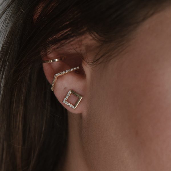 עגיל קונטור חצי שיבוץ