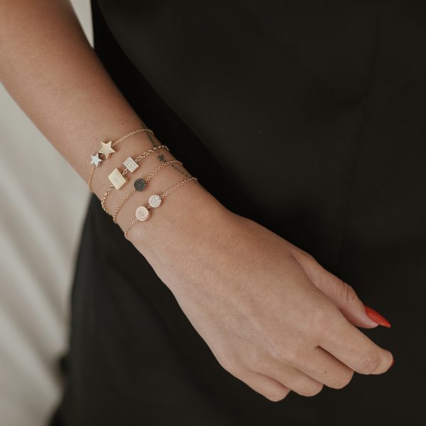 צמידי זהב עם תליוני זהב שונים